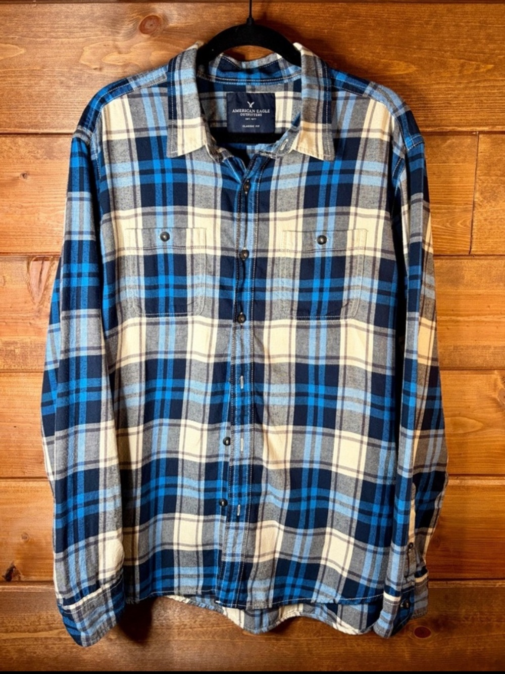 American Eagle Outfitters Men's Blue and Cream Plaid Flannel Shirt Size XL
